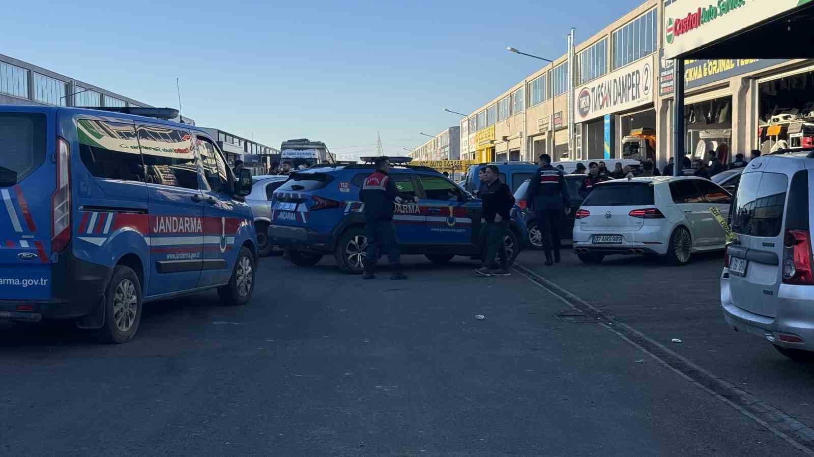 Sanayi sitesinde alacak-verecek kavgası: 4 yaralı 6 sanayi sitesinde alacak verecek kavgasi 4 yarali 2 h2uy5tyv