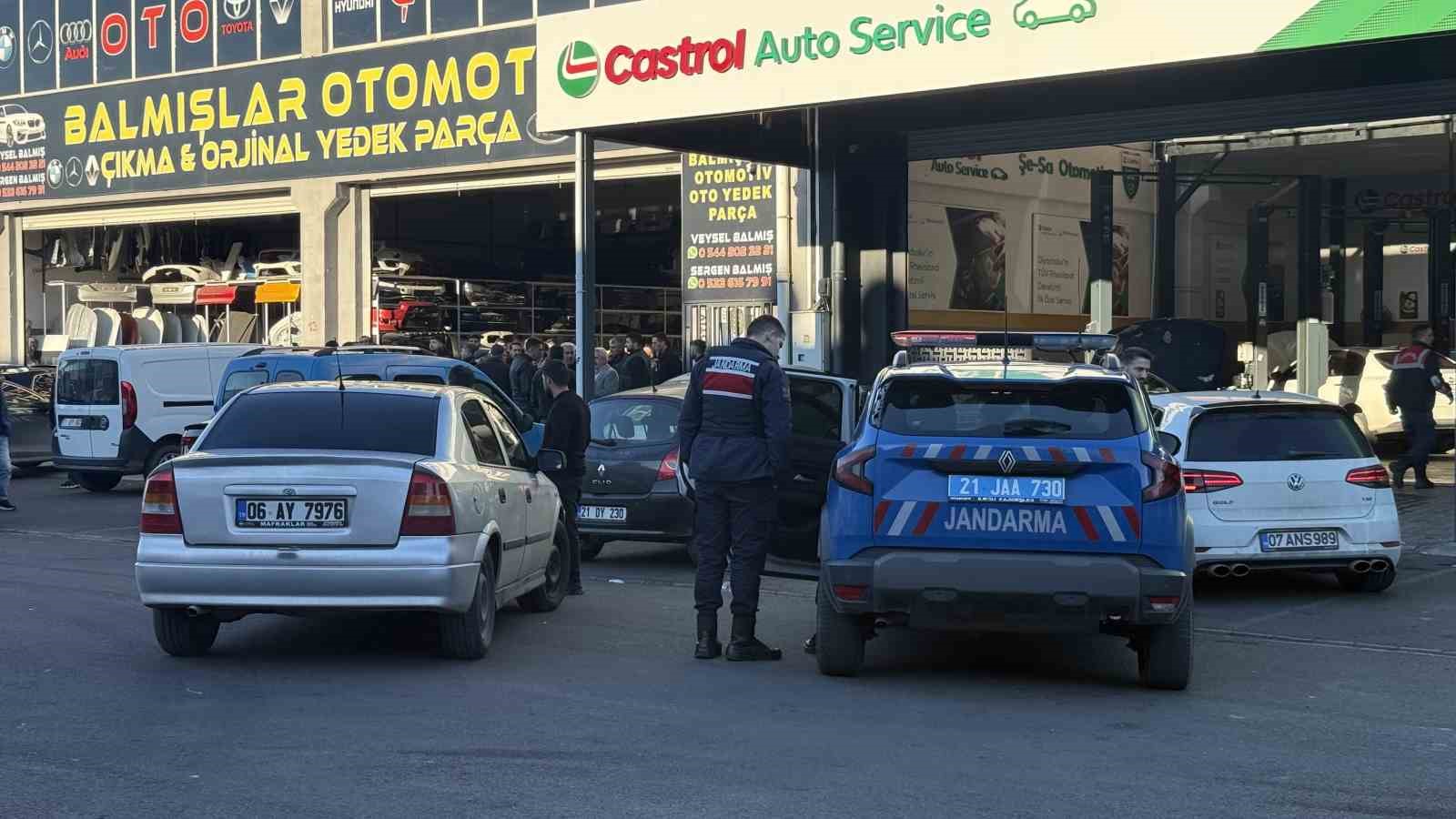 Sanayi sitesinde alacak-verecek kavgası: 4 yaralı 8 sanayi sitesinde alacak verecek kavgasi 4 yarali 4 tzs7guDV