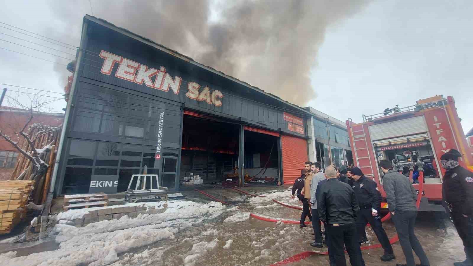 sanayi sitesinde buyuk yangin 5 kisi hastaneye kaldirildi 2 q74jjpFC
