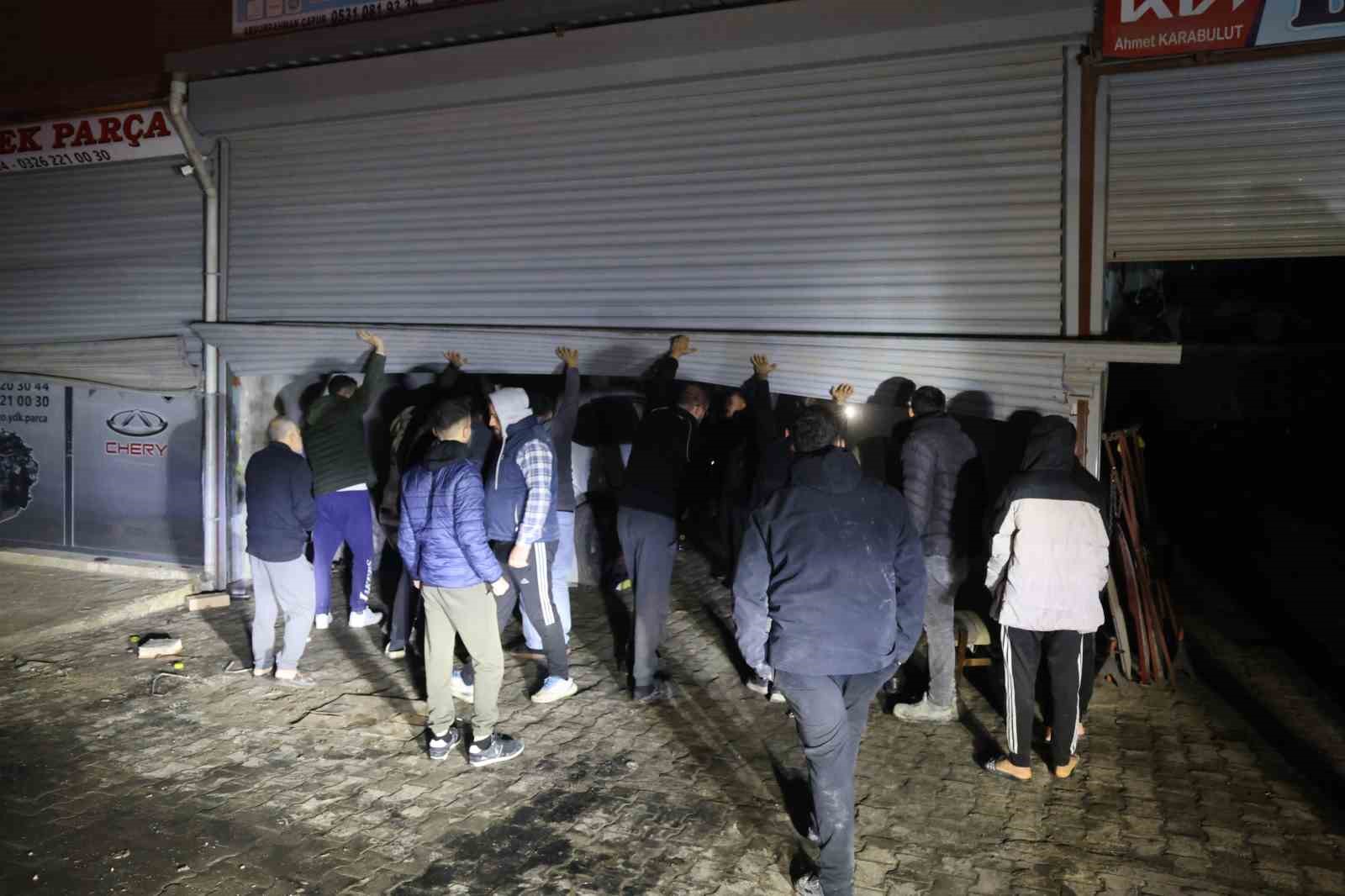 sanayi sitesinde cikan yanginda 9 is yeri zarar gordu 2 YZsiUFl1