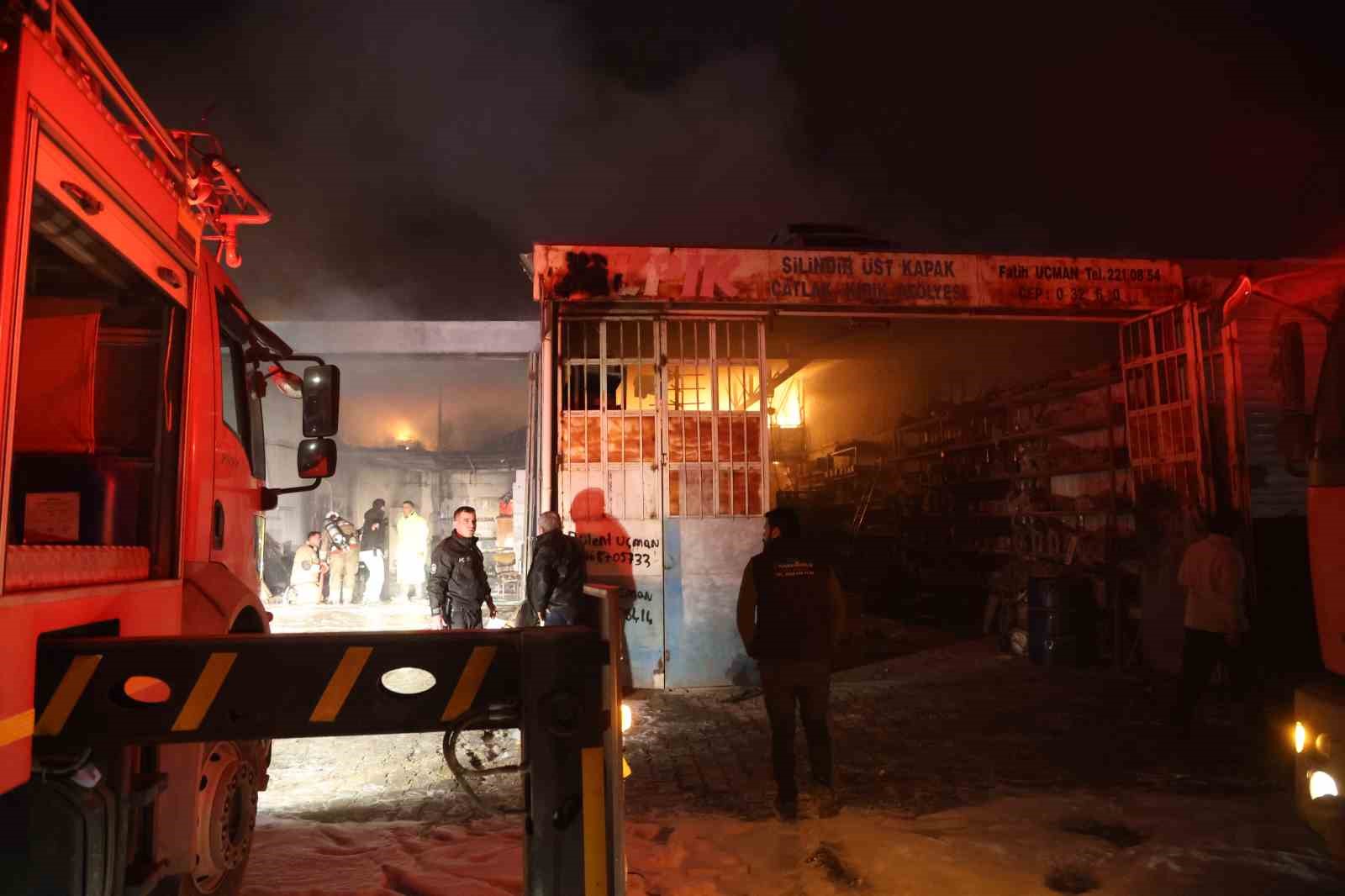 sanayi sitesinde cikan yanginda 9 is yeri zarar gordu 3