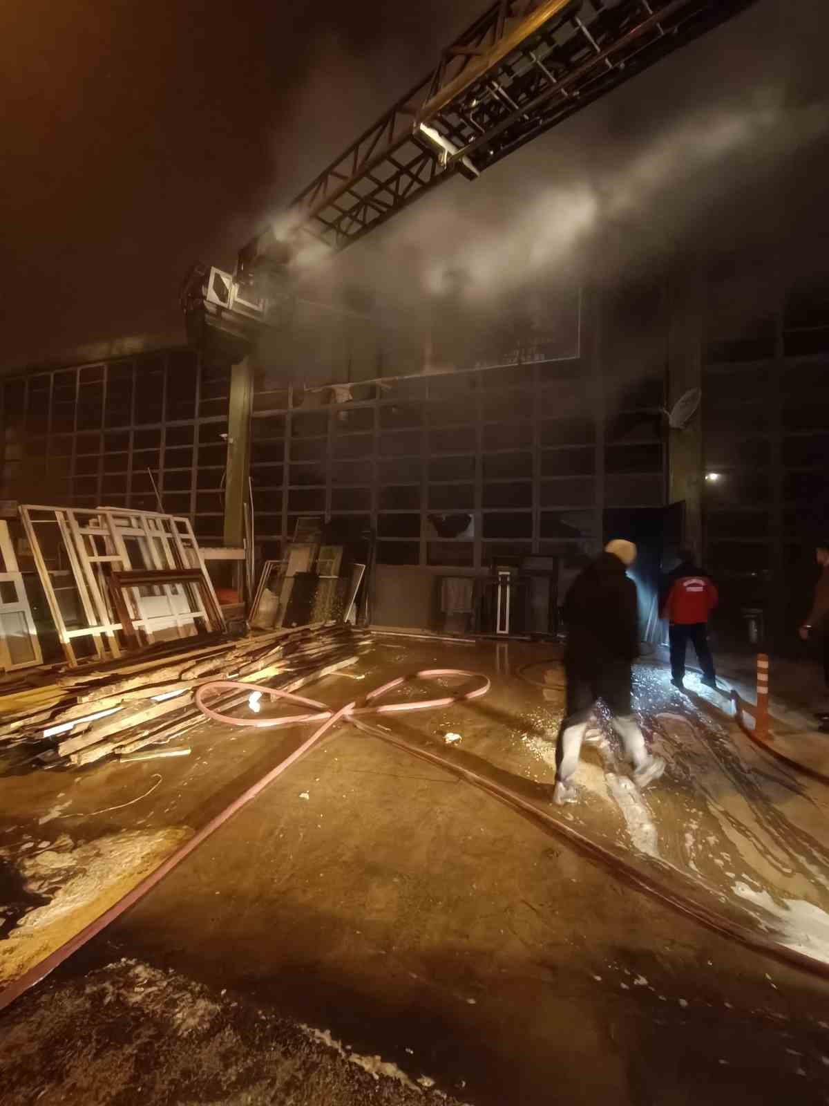 sanayi sitesinde uretim atolyesi alevlere teslim oldu 5