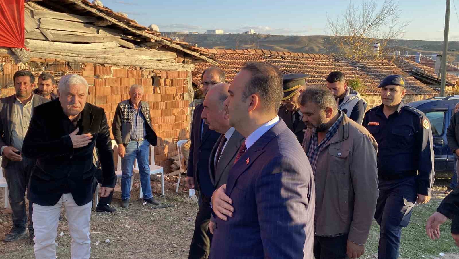 sanayi ve teknoloji bakani kacirdan sehit ailesine taziye ziyareti 1