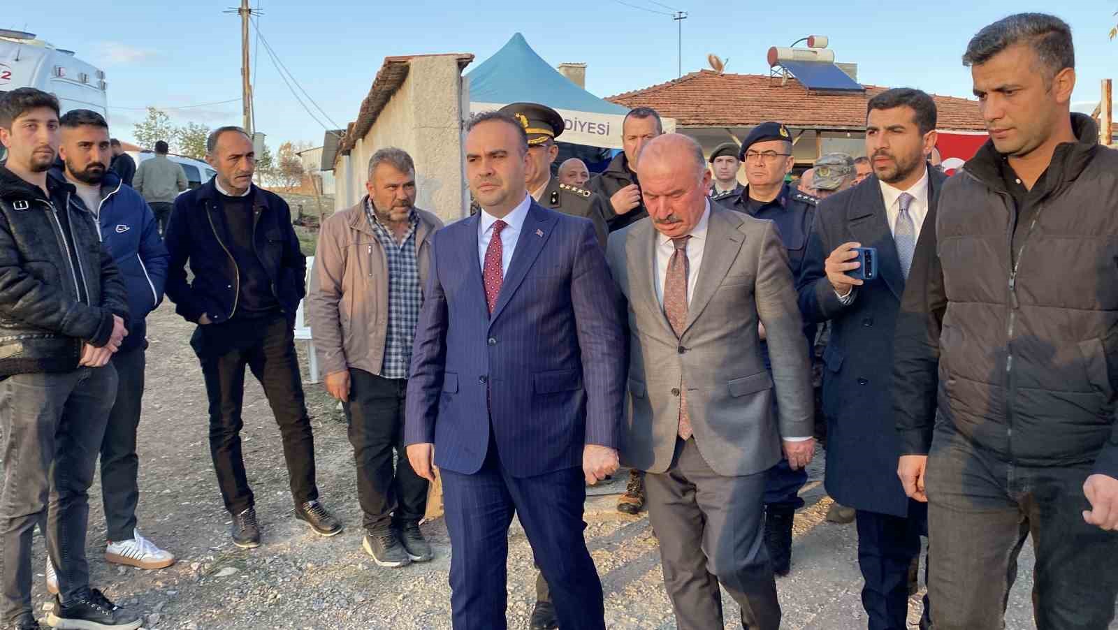 sanayi ve teknoloji bakani kacirdan sehit ailesine taziye ziyareti 3 NyJqKQrY