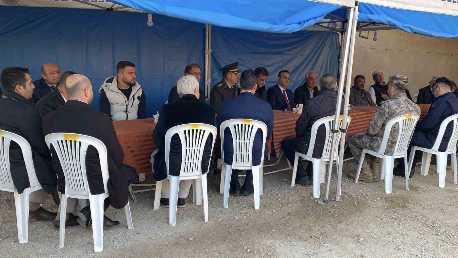 sanayi ve teknoloji bakani kacirdan sehit ailesine taziye ziyareti 4 4S7kY5ua