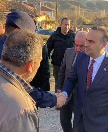 sanayi-ve-teknoloji-bakani-kacirdan-sehit-ailesine-taziye-ziyareti-Fv1Fjppg.jpg