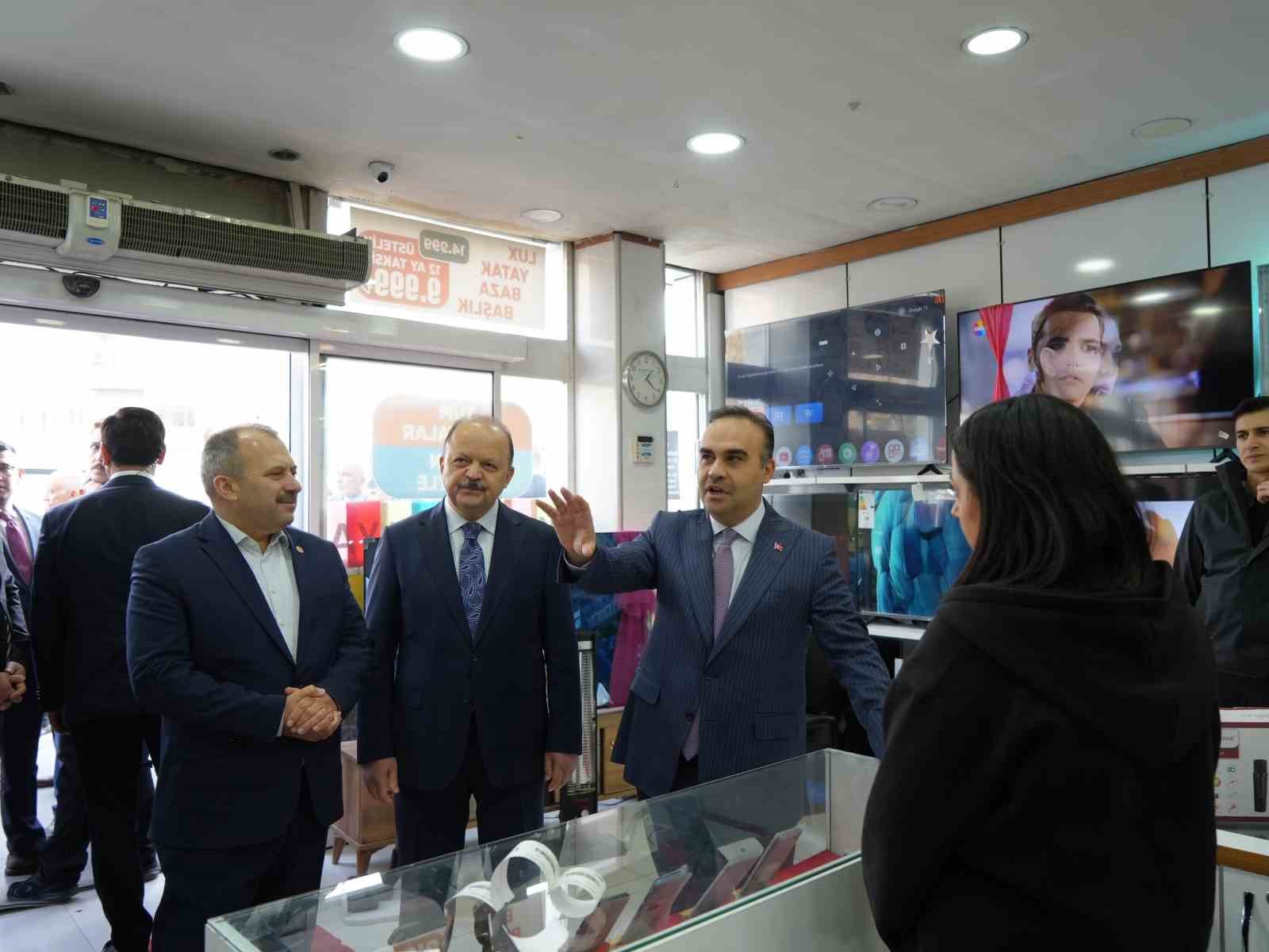 Sanayi ve Teknoloji Bakanı Mehmet Fatih Kacır: "Türkiye bugün artık dünyanın en önemli üretim merkezlerinden biri" 5 sanayi ve teknoloji bakani mehmet fatih kacir turkiye bugun artik dunyanin en onemli uretim uRT1JcDD