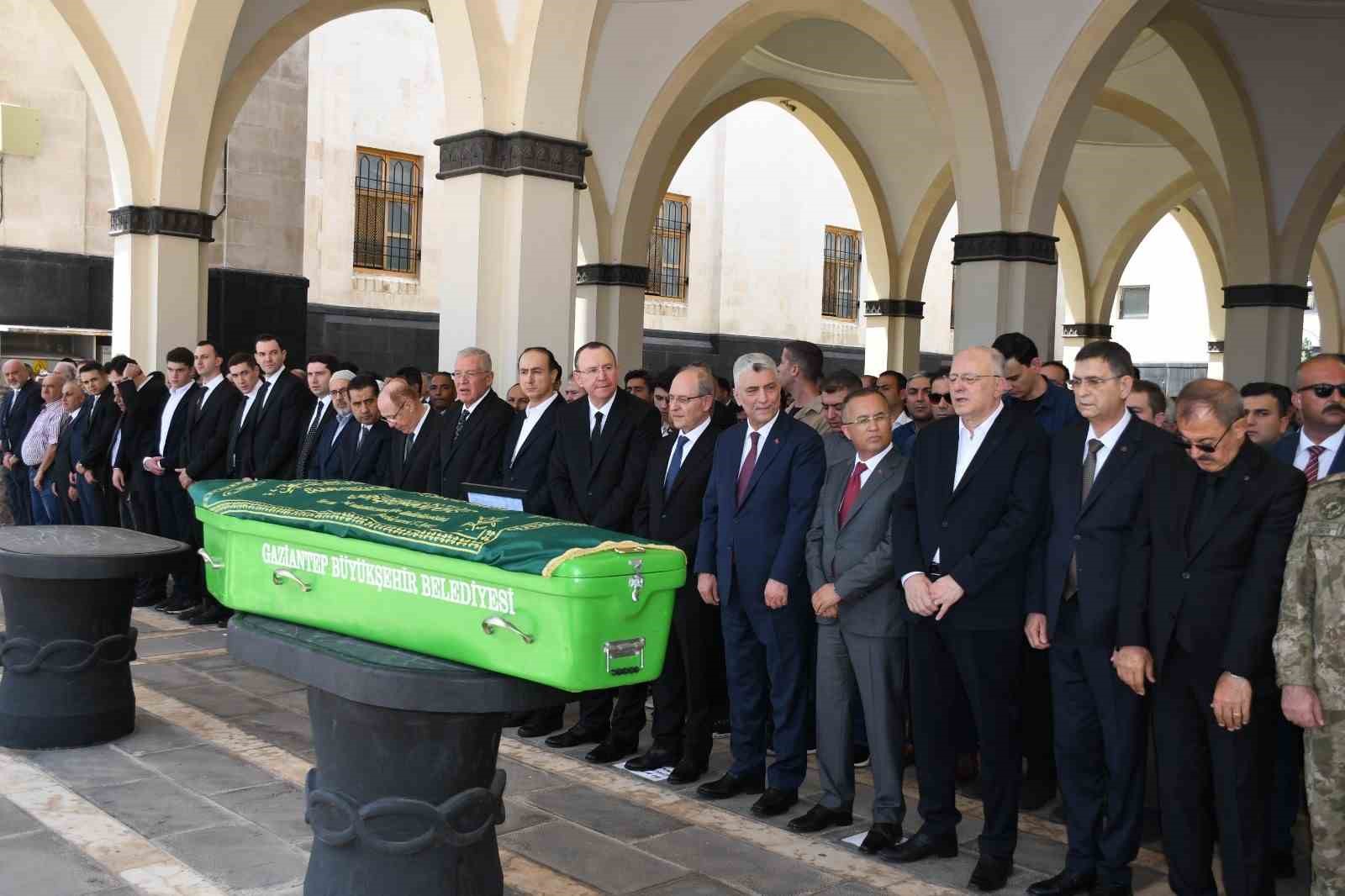 sanayici mehmet ali topcuoglu dualarla son yolculuguna ugurlandi 5 R59tCqMO