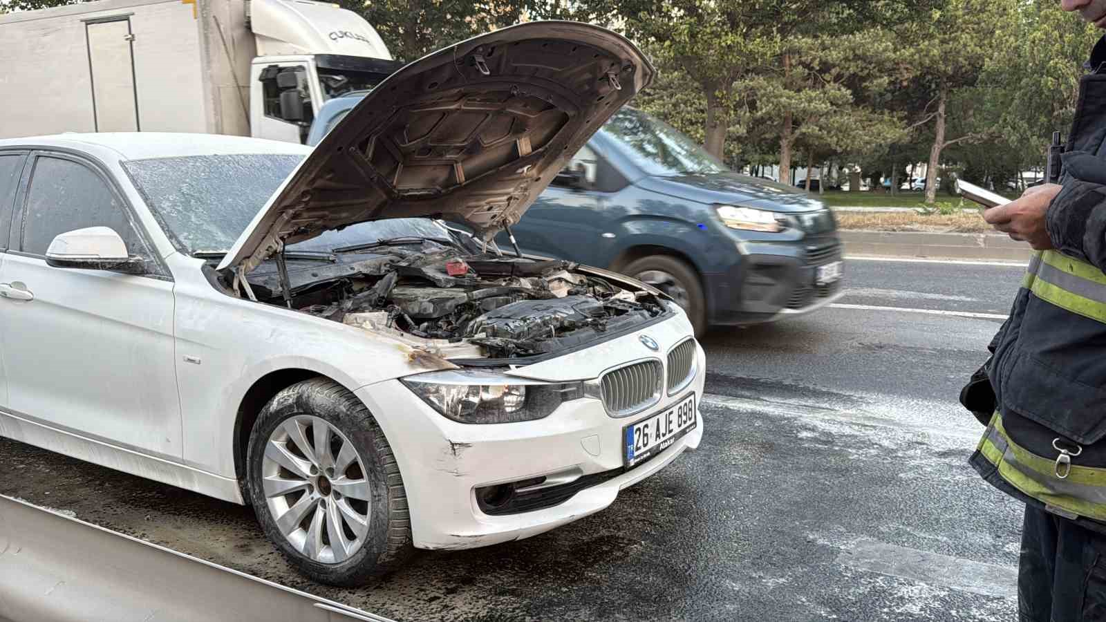 sanayiden 10 dakika once aldigi otomobili yandi 1 bKHHRKA5