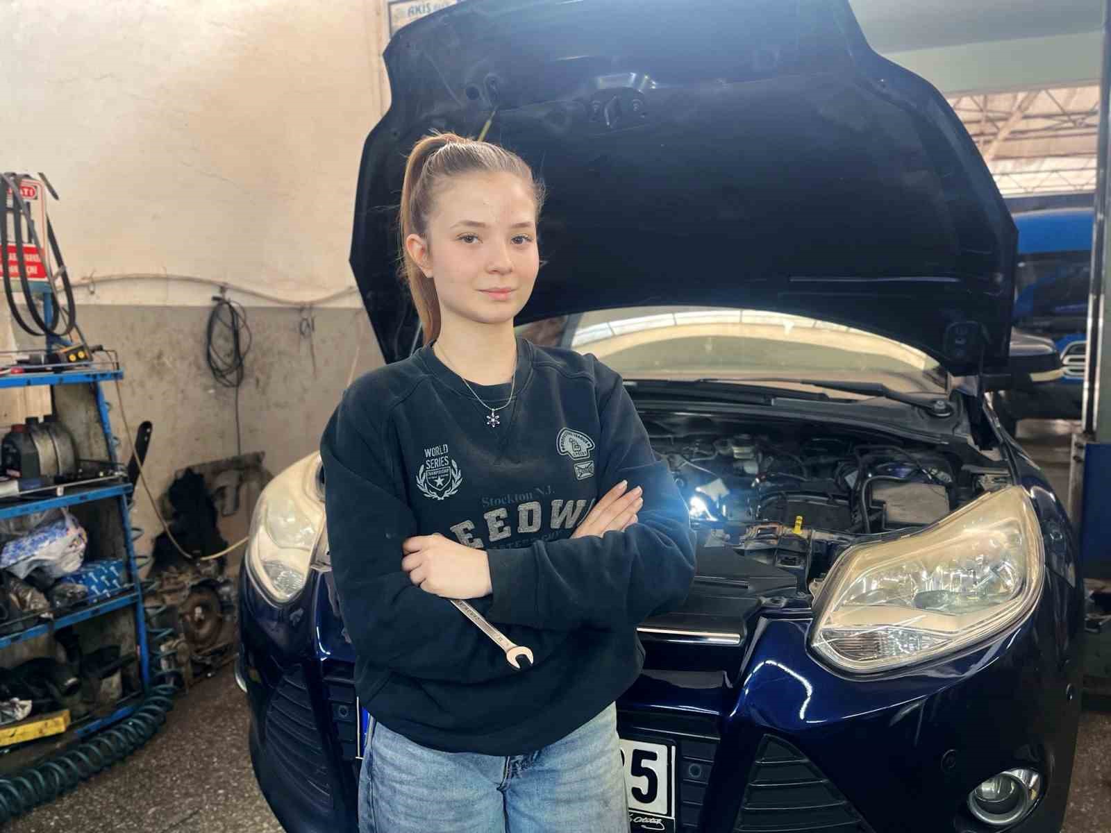 sanayinin 17 yasindaki oto tamircisi kadin ustasi 4 jZECVUWT