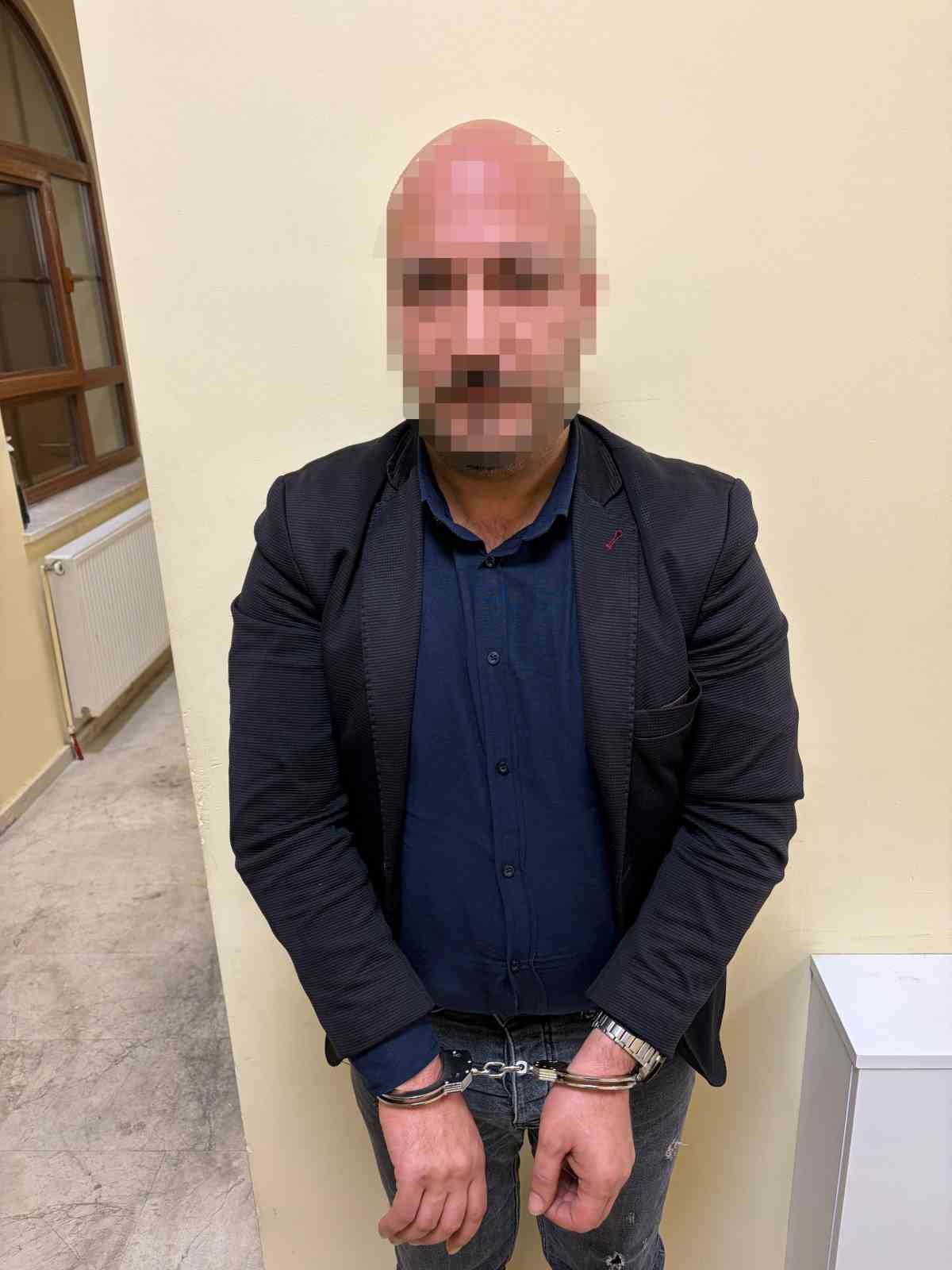 Sancaktepe polisi mıknatıslı gizli bölmede uyuşturucu ele geçirdi 5 sancaktepe polisi miknatisli gizli bolmede uyusturucu ele gecirdi 1 EQkA1Lnj