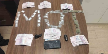 sancaktepe-polisi-miknatisli-gizli-bolmede-uyusturucu-ele-gecirdi-aqsETMlA.jpg