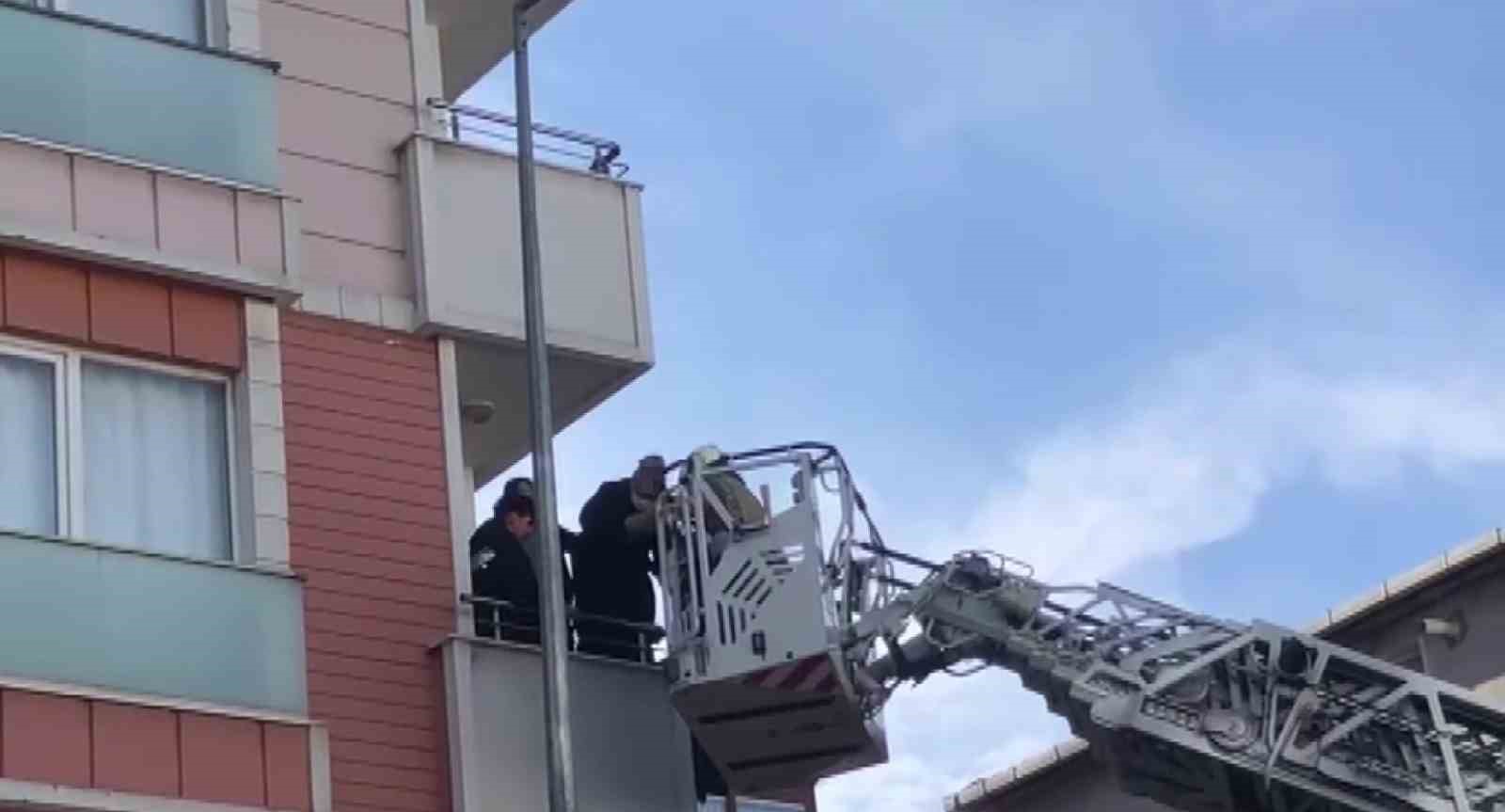 sancaktepede asansor yangini anne cocuk ve 2 itfaiye eri dumandan etkilendi 5 7Byjd474