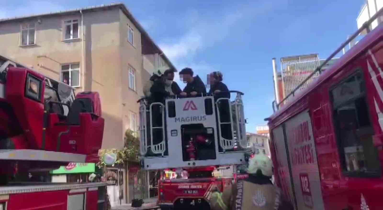 sancaktepede asansor yangini anne cocuk ve 2 itfaiye eri dumandan etkilendi 6 e6WjW8G6