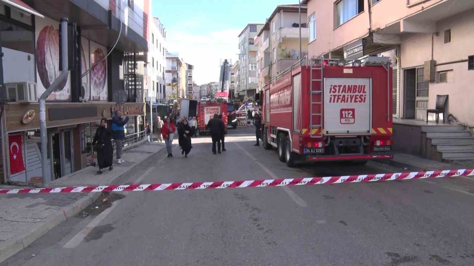 sancaktepede asansor yangini anne cocuk ve 2 itfaiye eri dumandan etkilendi 7 kMp1HARF
