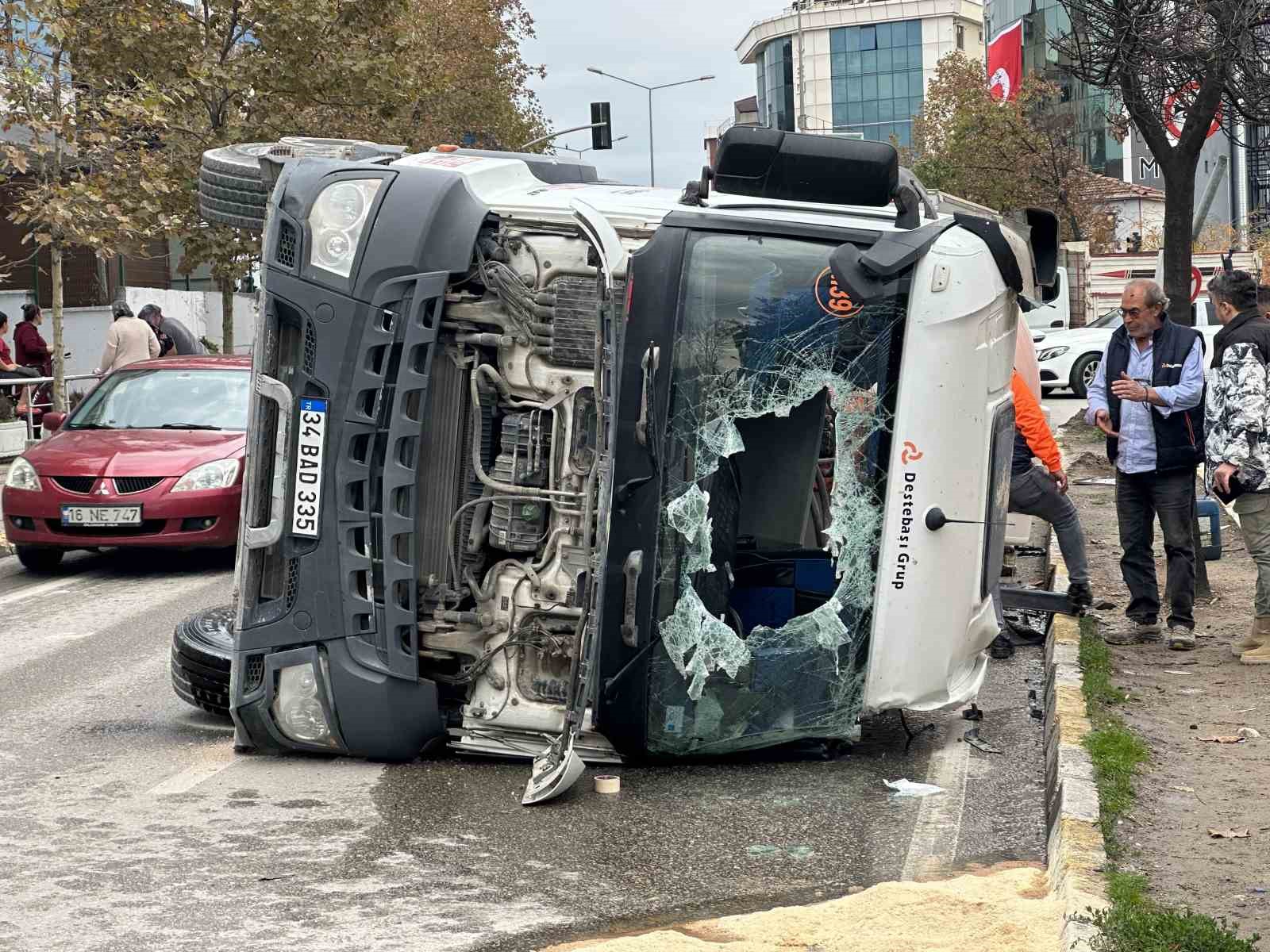 sancaktepede beton mikseri devrildi 1 yarali 0