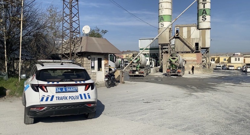 sancaktepede beton mikserinin altinda kalan isci yaralandi 0 vvW7DkFO
