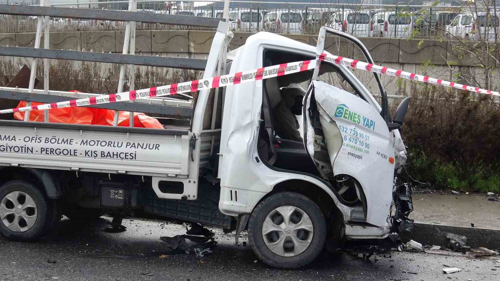 sancaktepede hafriyat kamyonuyla carpisan kamyonetin surucusu hayatini kaybetti 2 FvINm8t4