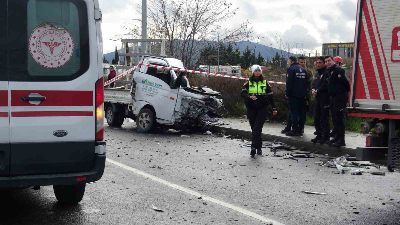 sancaktepede hafriyat kamyonuyla carpisan kamyonetin surucusu hayatini kaybetti 3 JTfTLujE