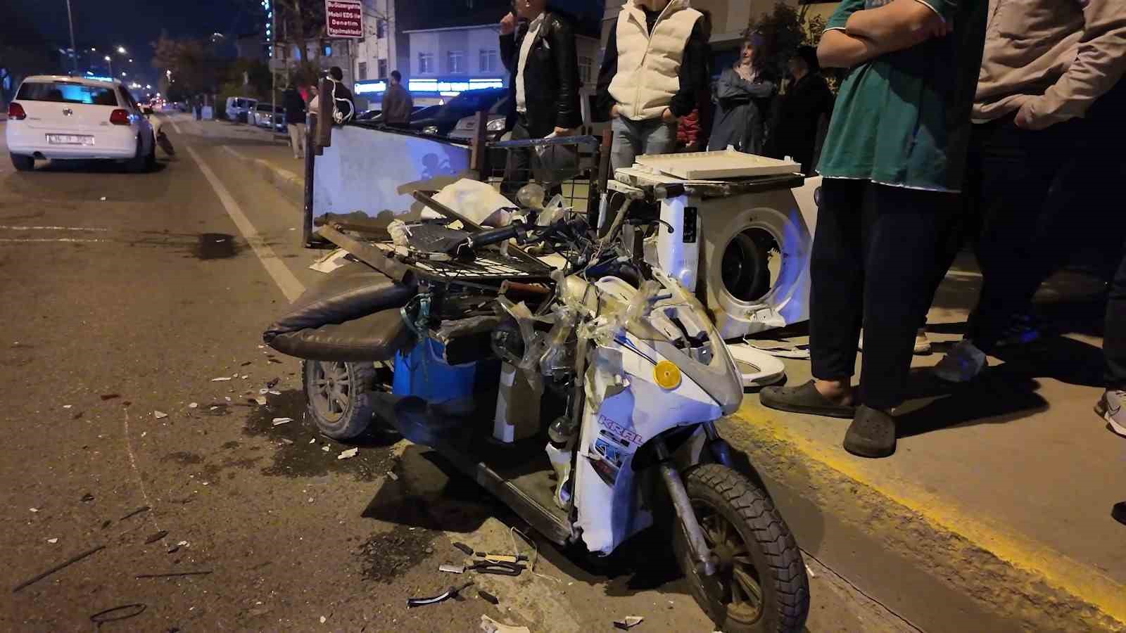 sancaktepede otomobil ile motosiklet carpisti 1 yarali 1