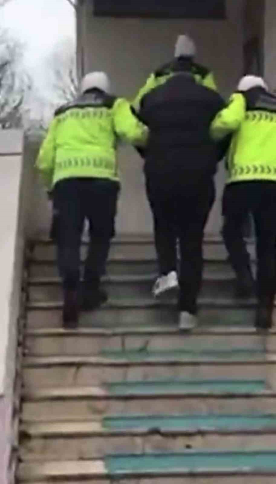 sancaktepede sosyal medyada tehlikeli surus anini paylasan surucunun ehliyetine el konuldu 1 jZeTOUeL