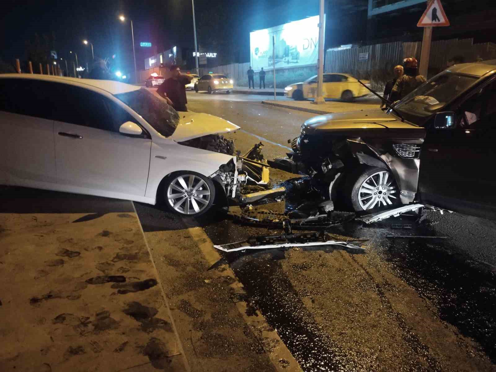 Sancaktepe’de ters yönden gelen otomobil, 2 araca çarptı: 2’si ağır 5 yaralı 5 sancaktepede ters yonden gelen otomobil 2 araca carpti 2si agir 5 yarali 1 Tmg8TIQg