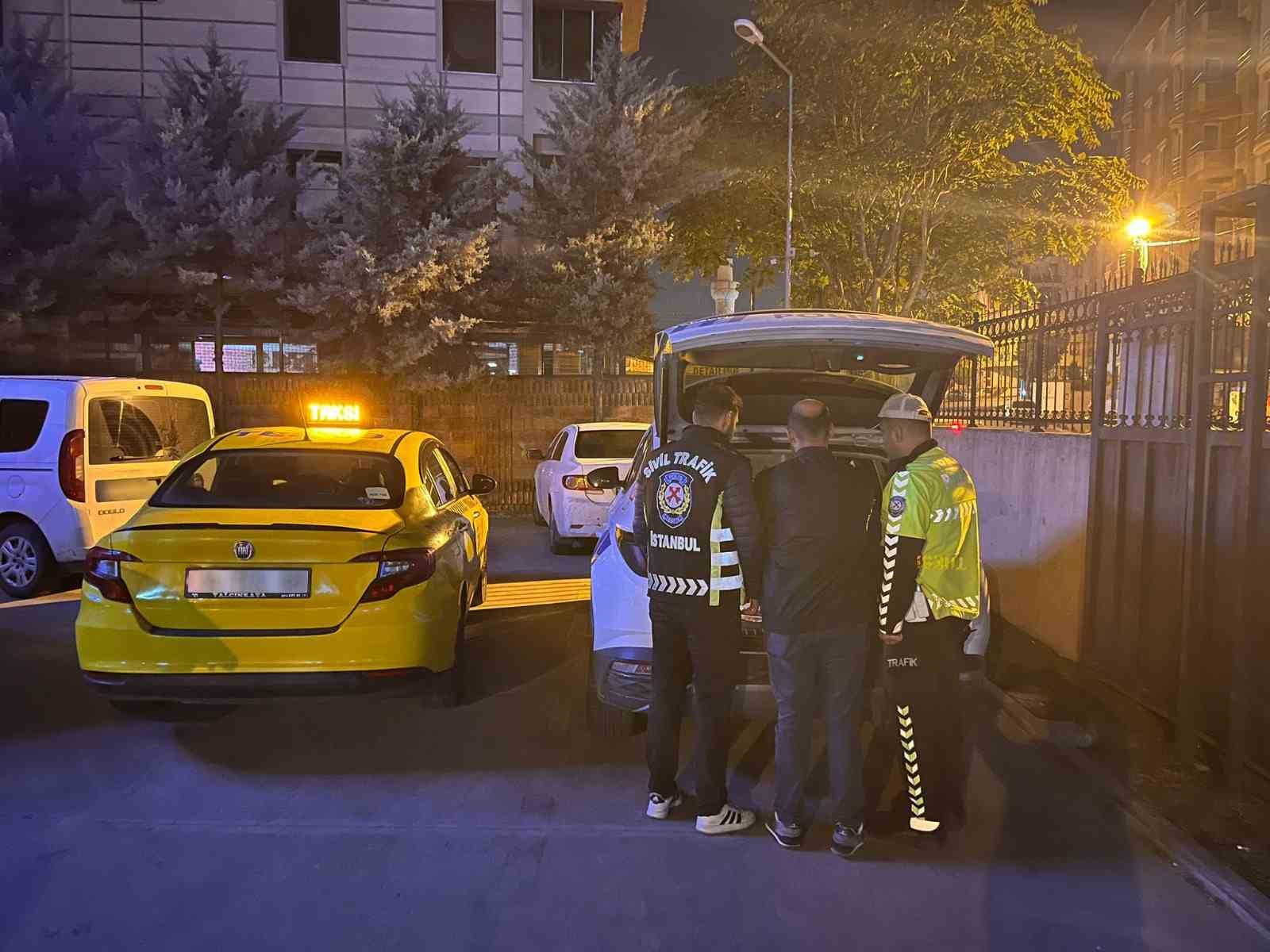 Sancaktepe’de yol verme kavgasında trafik güvenliğini tehlikeye düşüren iki sürücü yakalandı 5 sancaktepede yol verme kavgasinda trafik guvenligini tehlikeye dusuren iki surucu yakalandi 1 DjUyF8Sm