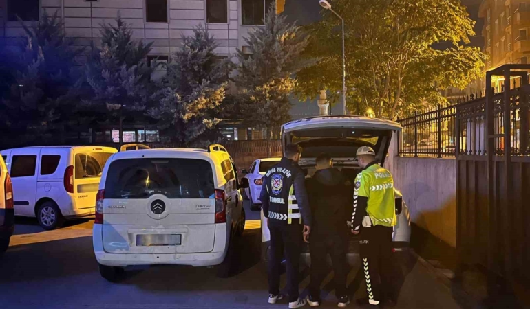 sancaktepede-yol-verme-kavgasinda-trafik-guvenligini-tehlikeye-dusuren-iki-surucu-yakalandi-9jMnbSqR.jpg