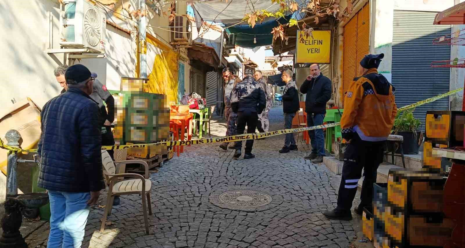 sandalyede otururken bicaklanarak oldurulmustu 17 yasindaki saniga 20 yil hapis 0 PqJ962Zg