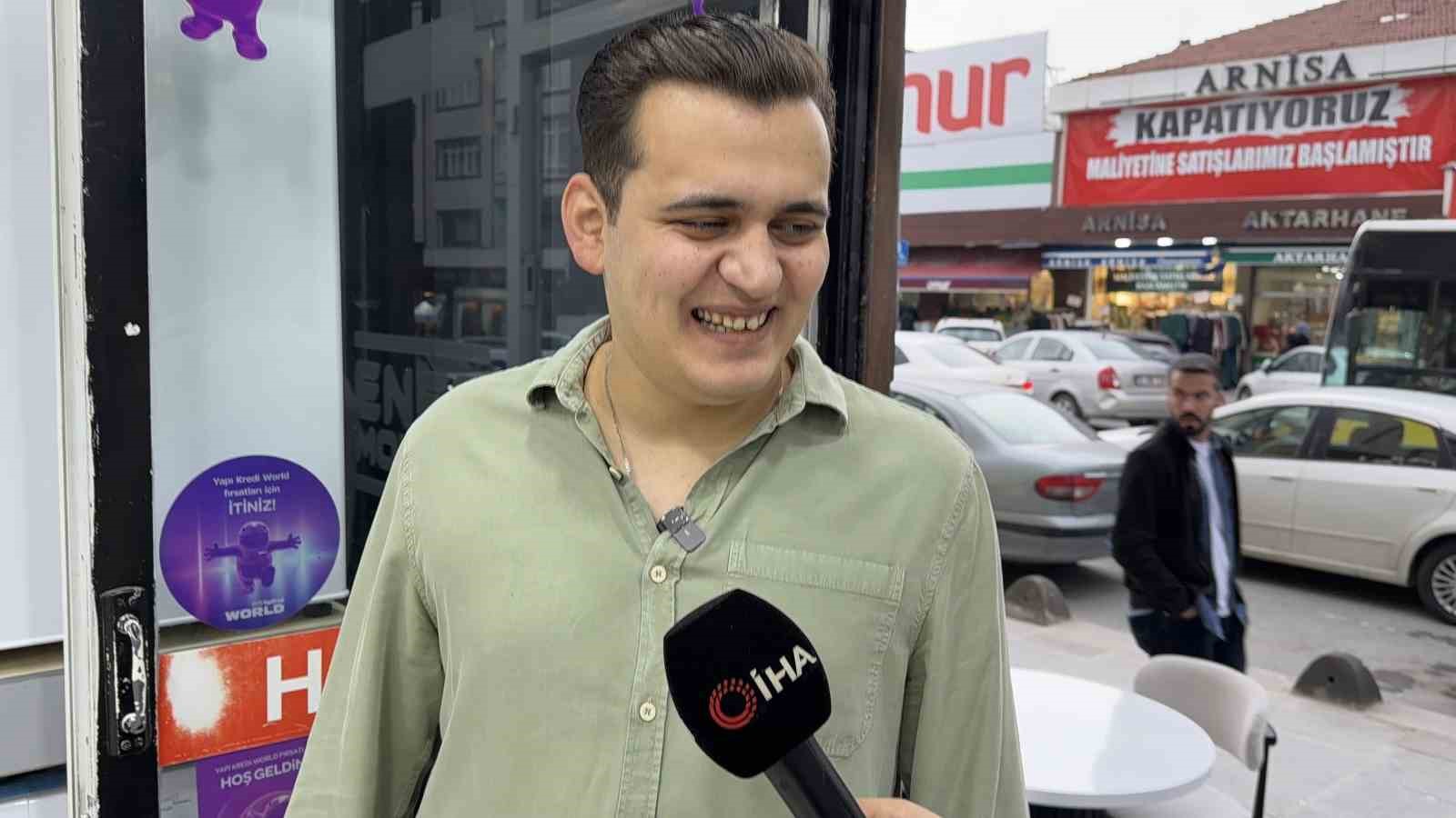 Sandalyesi çalınan mobilyacıdan hırsıza sitem: "Abla takımı bozdun, kalanı da gel al" 6 sandalyesi calinan mobilyacidan hirsiza sitem abla takimi bozdun kalani da gel al 2 UCbkgC82