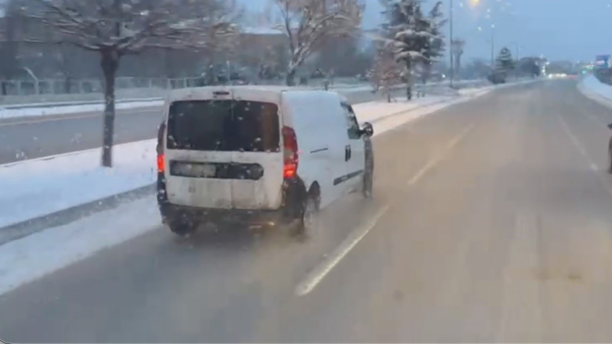 saniyelerle yarisan itfaiyeye aracina yol vermedi 1 hSGX7n4i