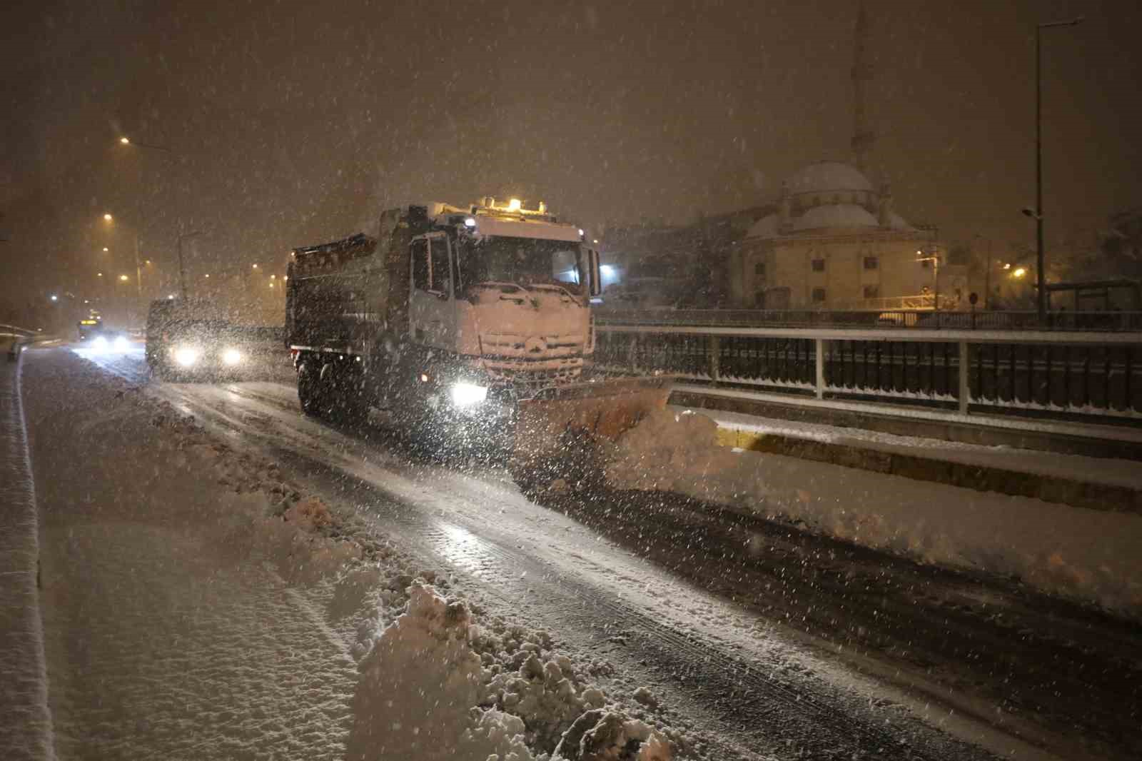 sanliurfa buyuksehir belediyesi kar mesaisinde 2 XYZPL94a