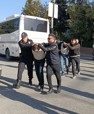 sanliurfada-1-kisinin-oldugu-silahli-kavganin-suphelileri-adliyeye-sevk-edildi-GRnajmbG.jpg