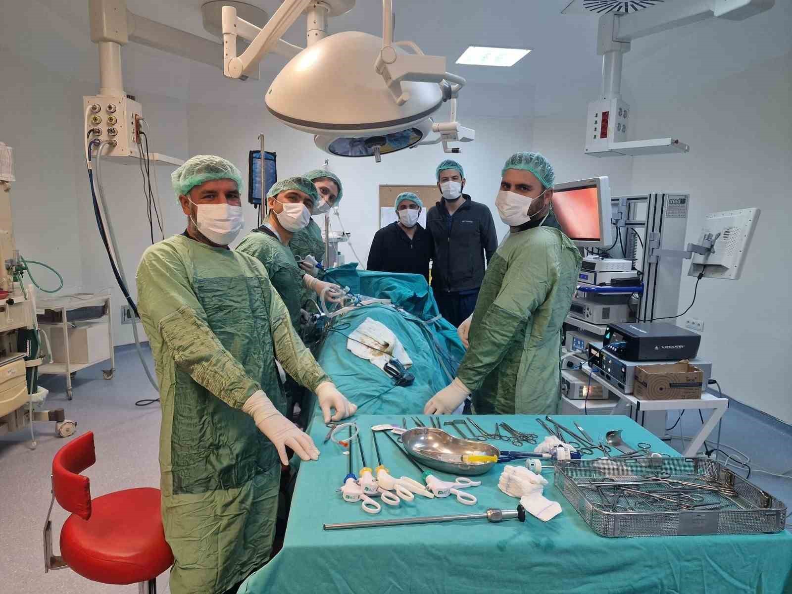 Şanlıurfa’da 10 santimetrelik böbrek kisti kapalı yöntemle alındı 4 sanliurfada 10 santimetrelik bobrek kisti kapali yontemle alindi 0 h9REzLvA