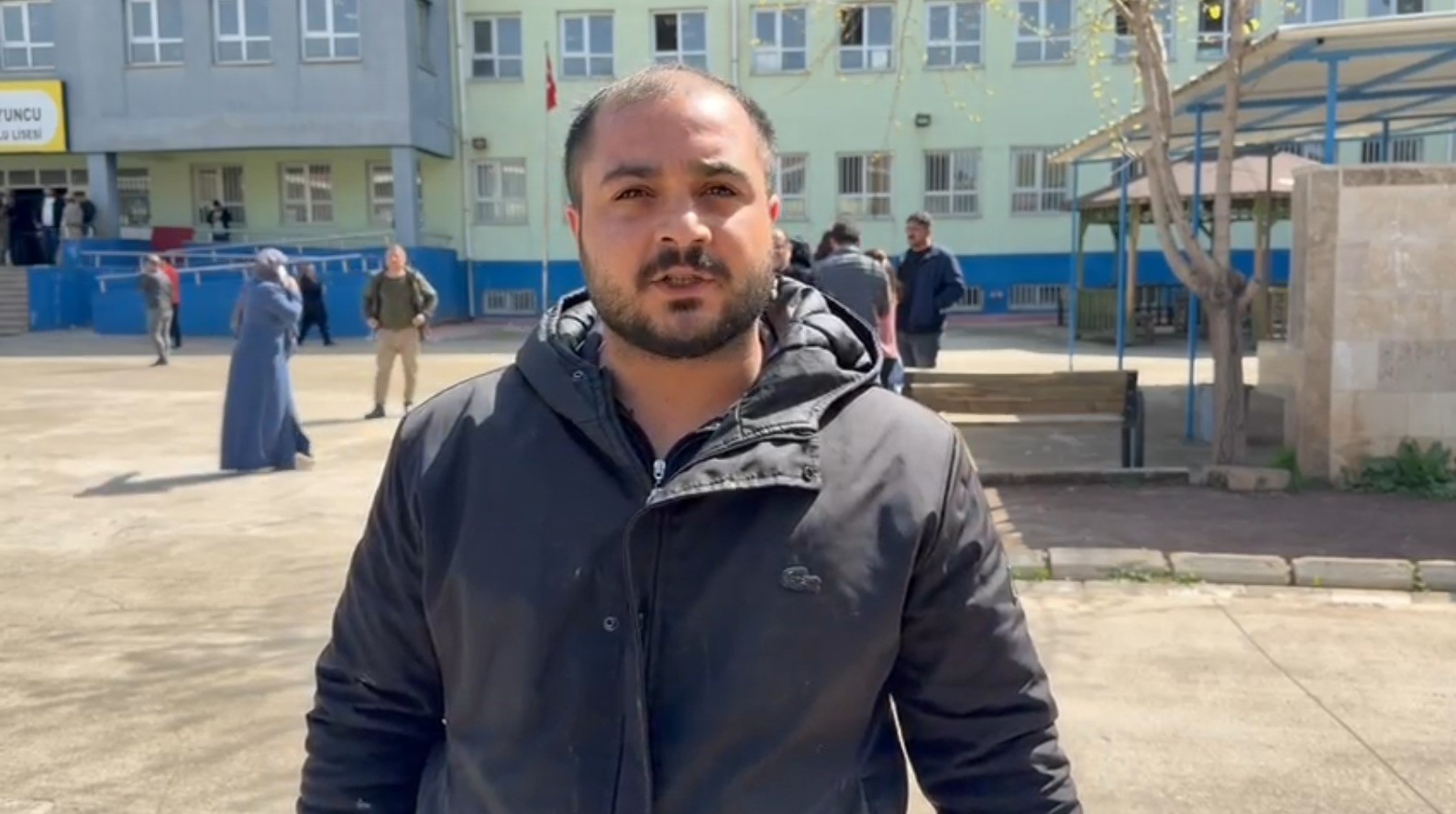 Şanlıurfa’da 13 öğrencinin yaralandığı saldırıyı görgü tanığı anlattı 4 sanliurfada 13 ogrencinin yaralandigi saldiriyi gorgu tanigi anlatti 0