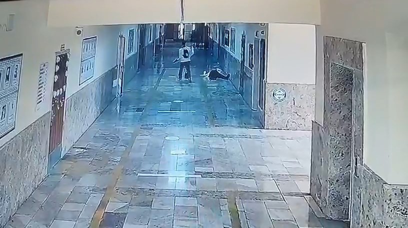 Şanlıurfa’da 16 kişinin yaralandığı saldırı anı güvenlik kamerasına yansıdı 8 sanliurfada 16 kisinin yaralandigi saldiri ani guvenlik kamerasina yansidi 4 13yHj7va
