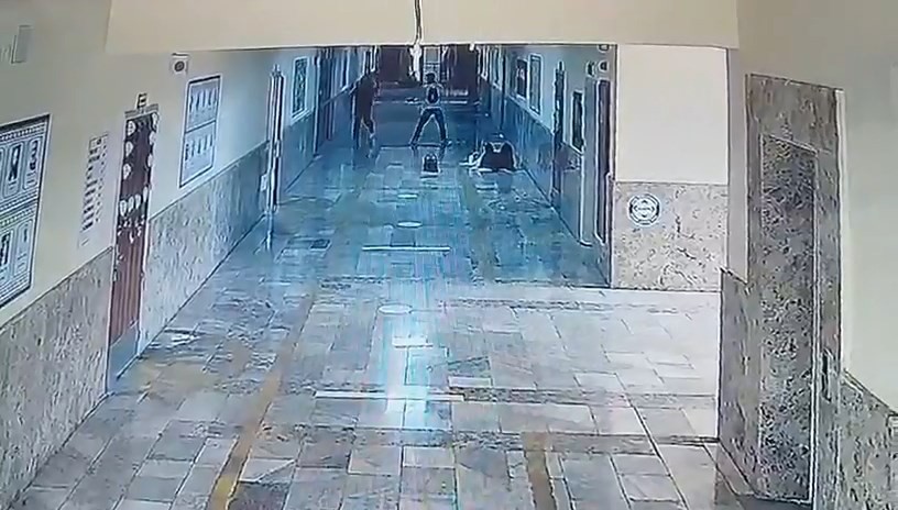 Şanlıurfa’da 16 kişinin yaralandığı saldırı anı güvenlik kamerasına yansıdı 9 sanliurfada 16 kisinin yaralandigi saldiri ani guvenlik kamerasina yansidi 5