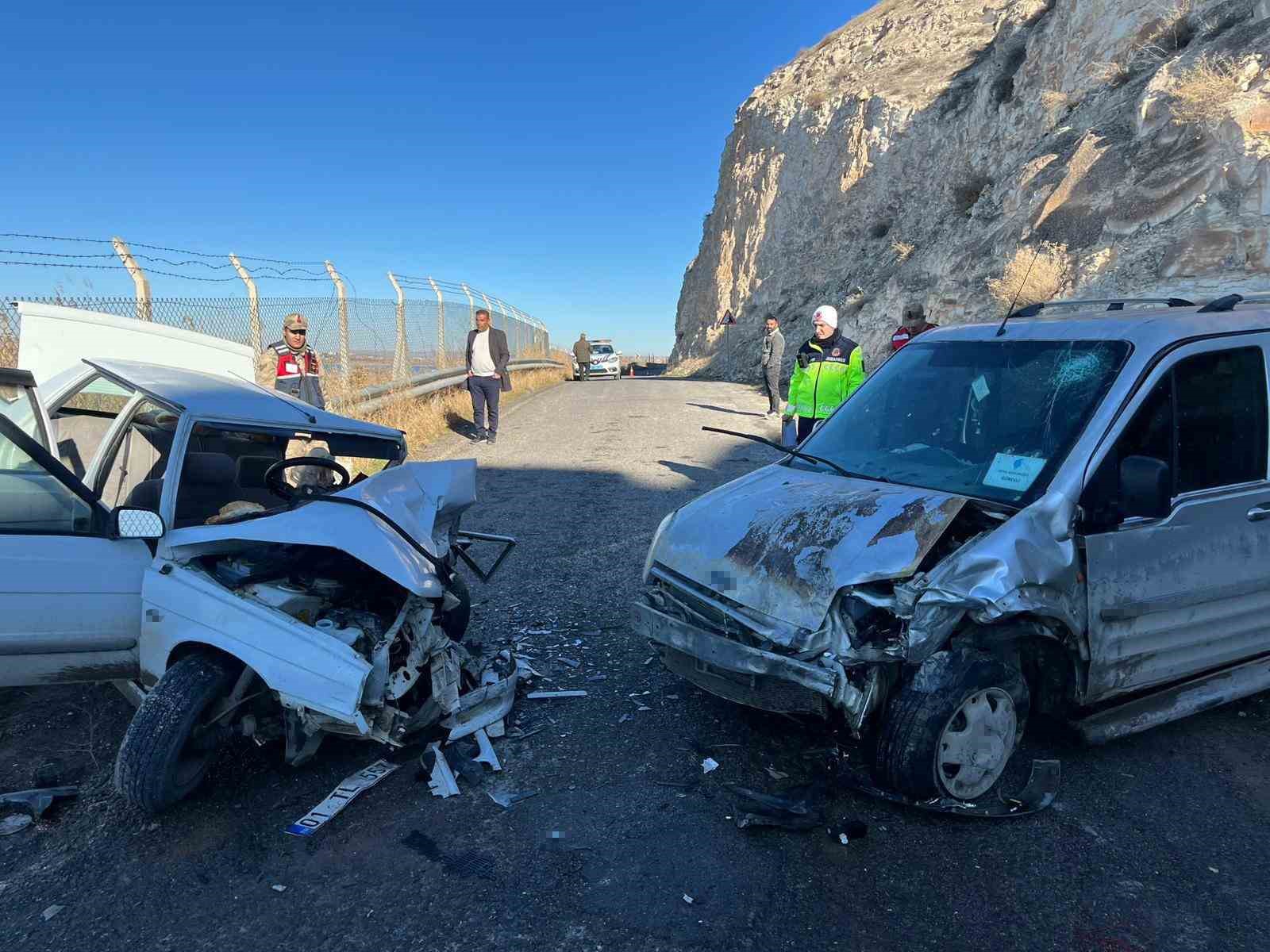 Şanlıurfa’da 2 araç çarpıştı: 3 yaralı 4 sanliurfada 2 arac carpisti 3 yarali 0 6jIR6kNy