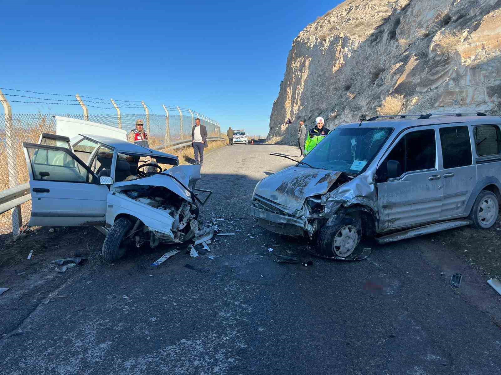 Şanlıurfa’da 2 araç çarpıştı: 3 yaralı 5 sanliurfada 2 arac carpisti 3 yarali 1 CSDBUvi1