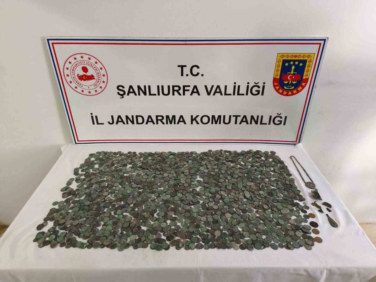 sanliurfada 2 bin 644 adet gumus ve bronz sikke ele gecti 0 OEZcWP3H