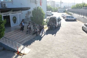 Alanya’da "jandarmayım" deyip hesap ödemeden ayrılan şüpheliye operasyon 2 thumbnail