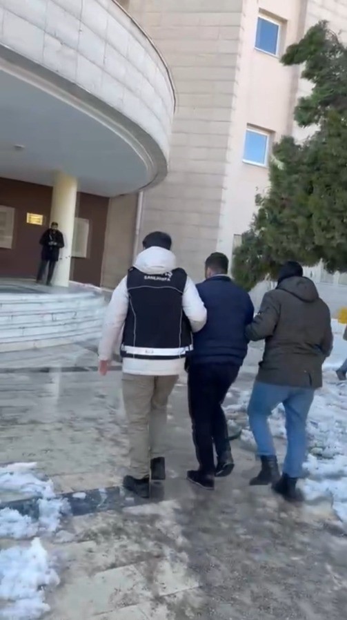 sanliurfada 21 yil hapis cezasi bulunan zanli yakalandi 0 7ABiOkDA