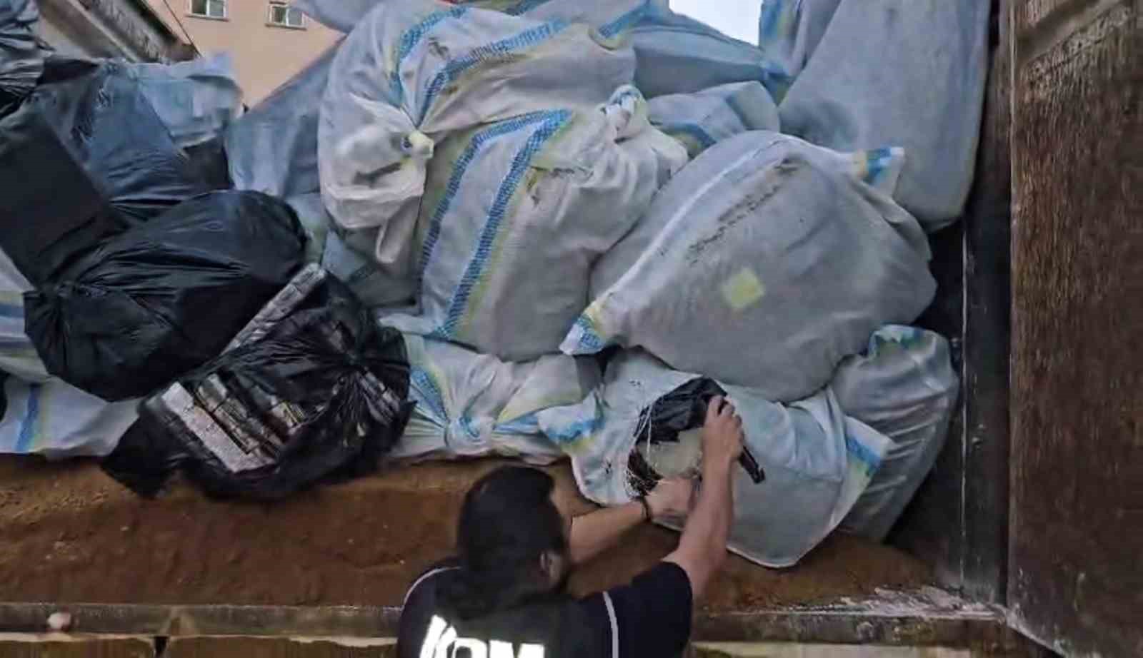 Şanlıurfa’da 3 buçuk milyon liralık kaçak sigara operasyonu 4 sanliurfada 3 bucuk milyon liralik kacak sigara operasyonu 0 yFzrdVdb
