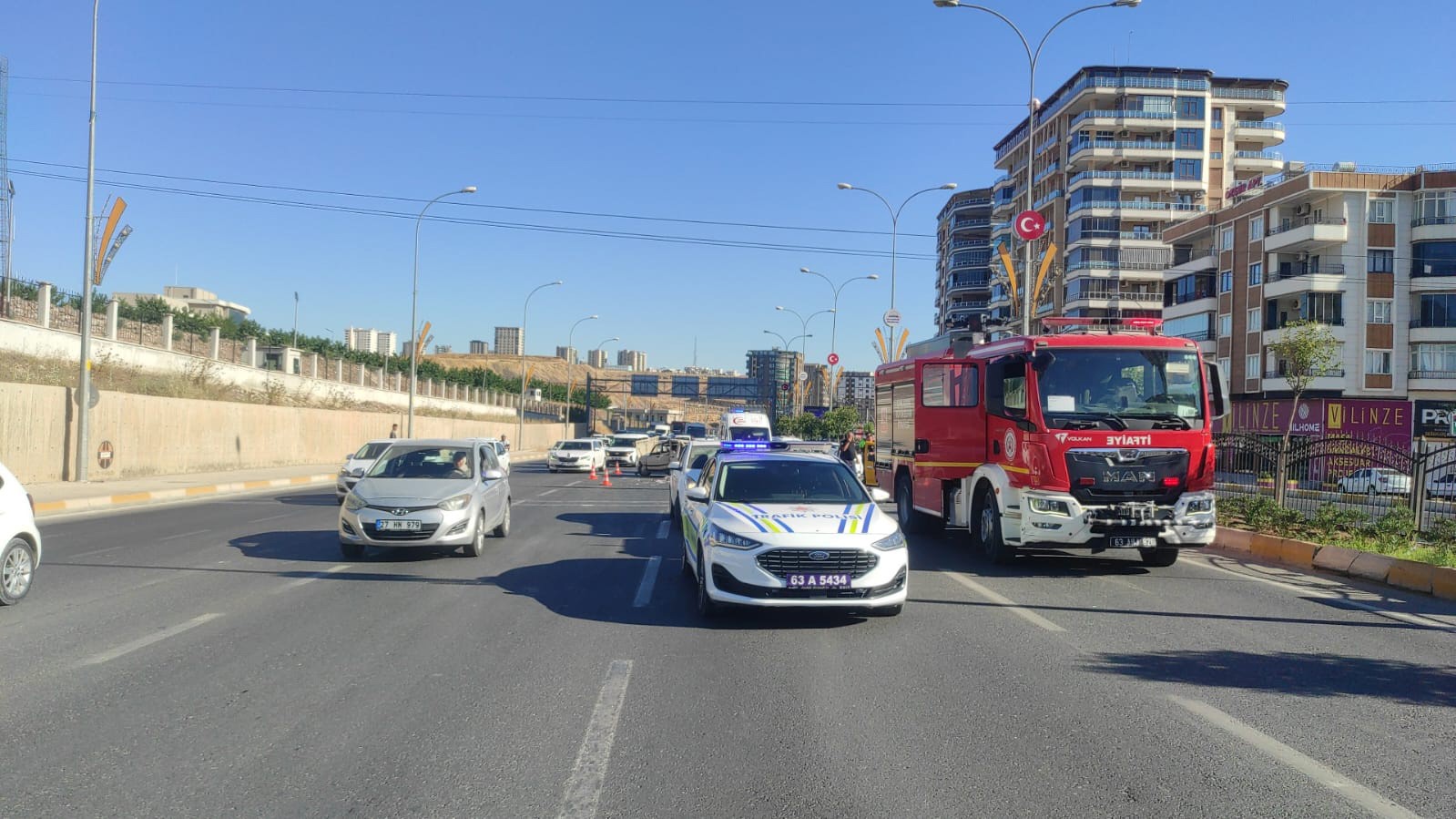 Şanlıurfa’da 4 aracın karıştığı zincirleme kazada 1 kişi yaralandı 7 sanliurfada 4 aracin karistigi zincirleme kazada 1 kisi yaralandi 3 MTp9lKkf