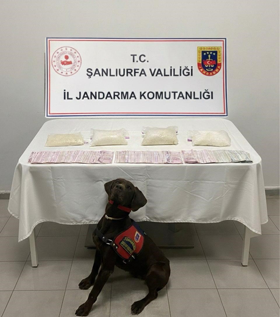 sanliurfada 4 kilogram uyusturucu ele gecirildi 3 gozalti 0 MY9FI7wc