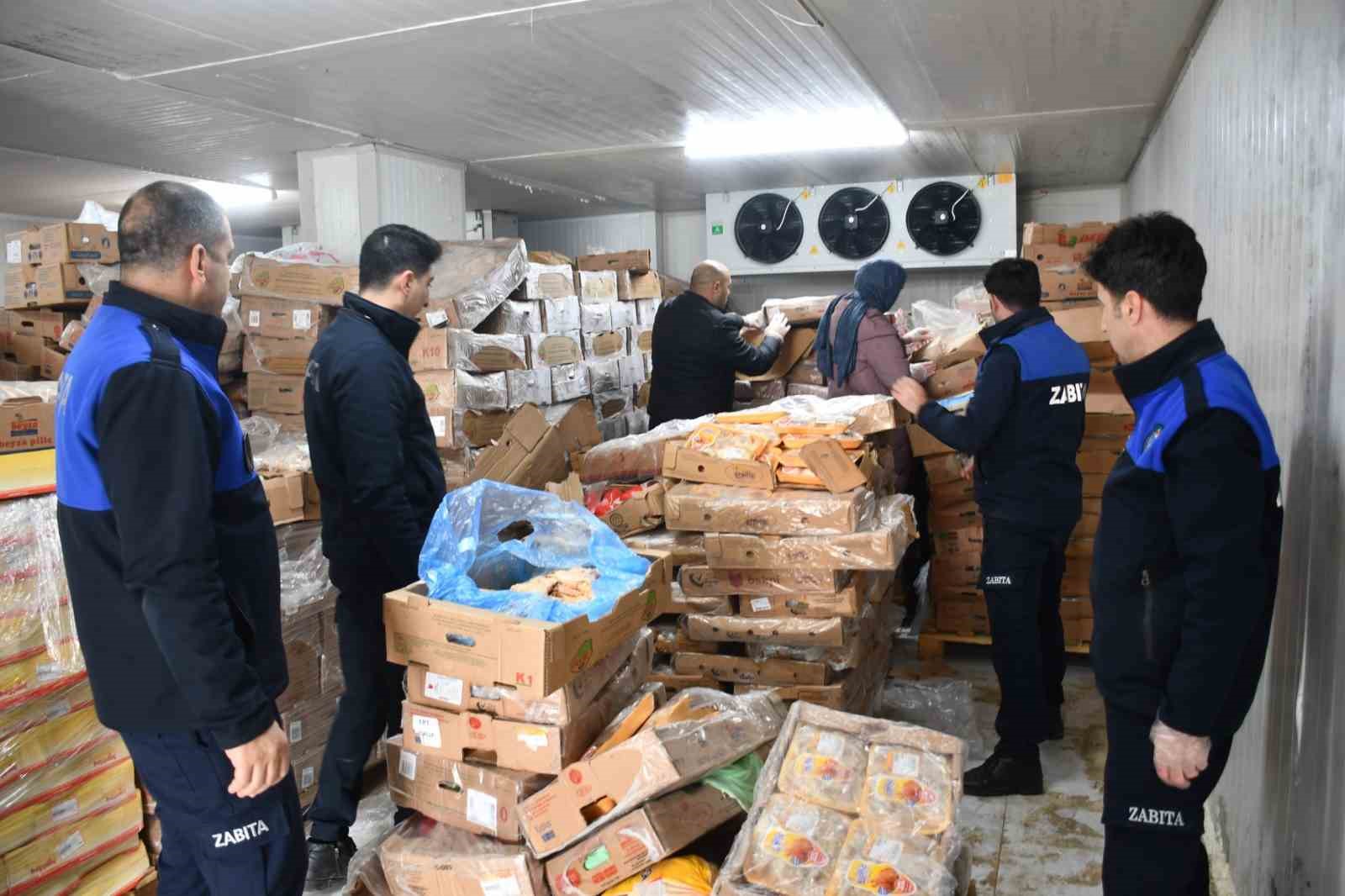 sanliurfada 50 ton bozuk tavuk ele gecirildi 7