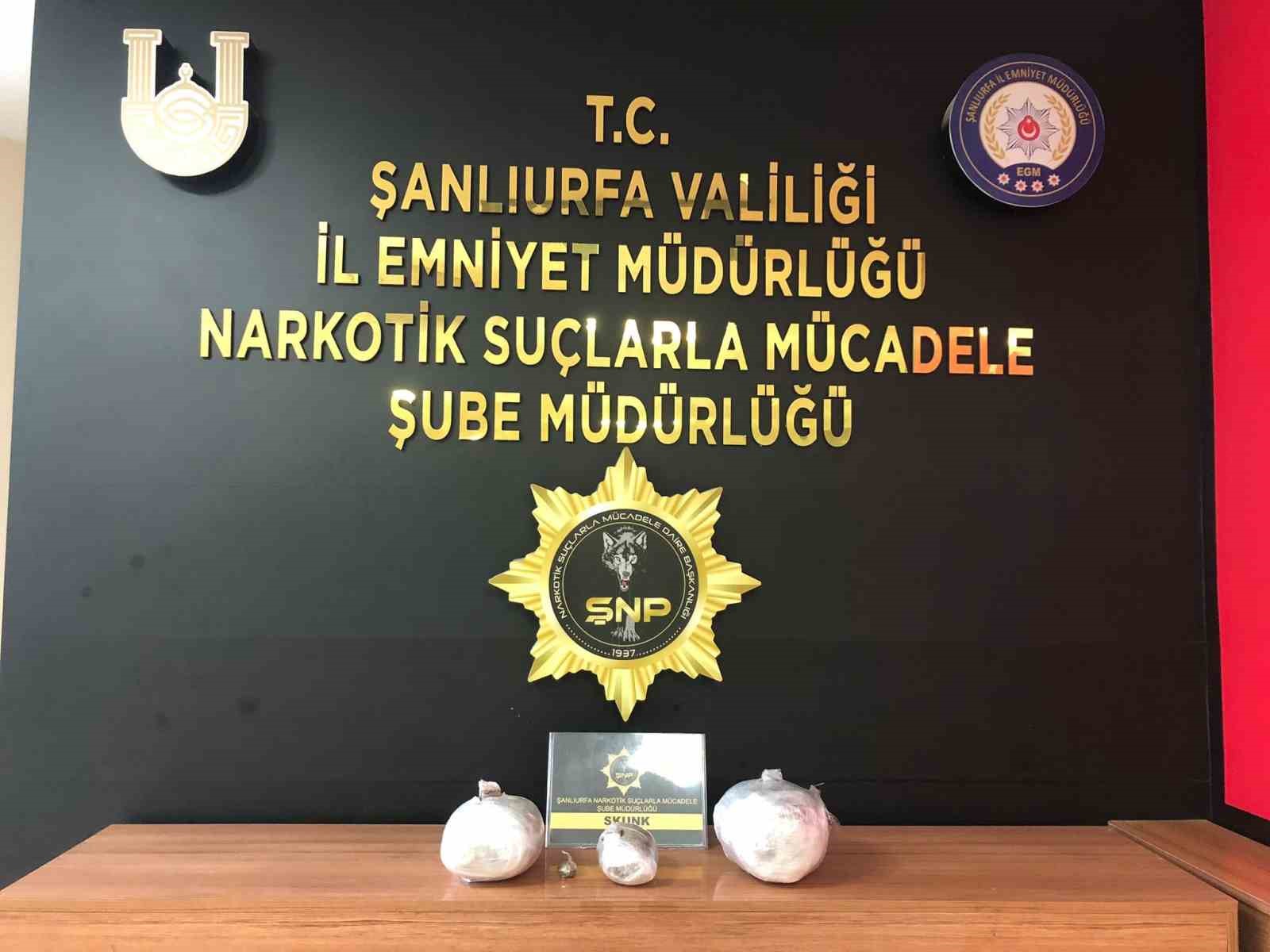 Şanlıurfa’da 6 kilo 800 gram uyuşturucu ele geçirildi 4 sanliurfada 6 kilo 800 gram uyusturucu ele gecirildi 0 CBYKy9Dv