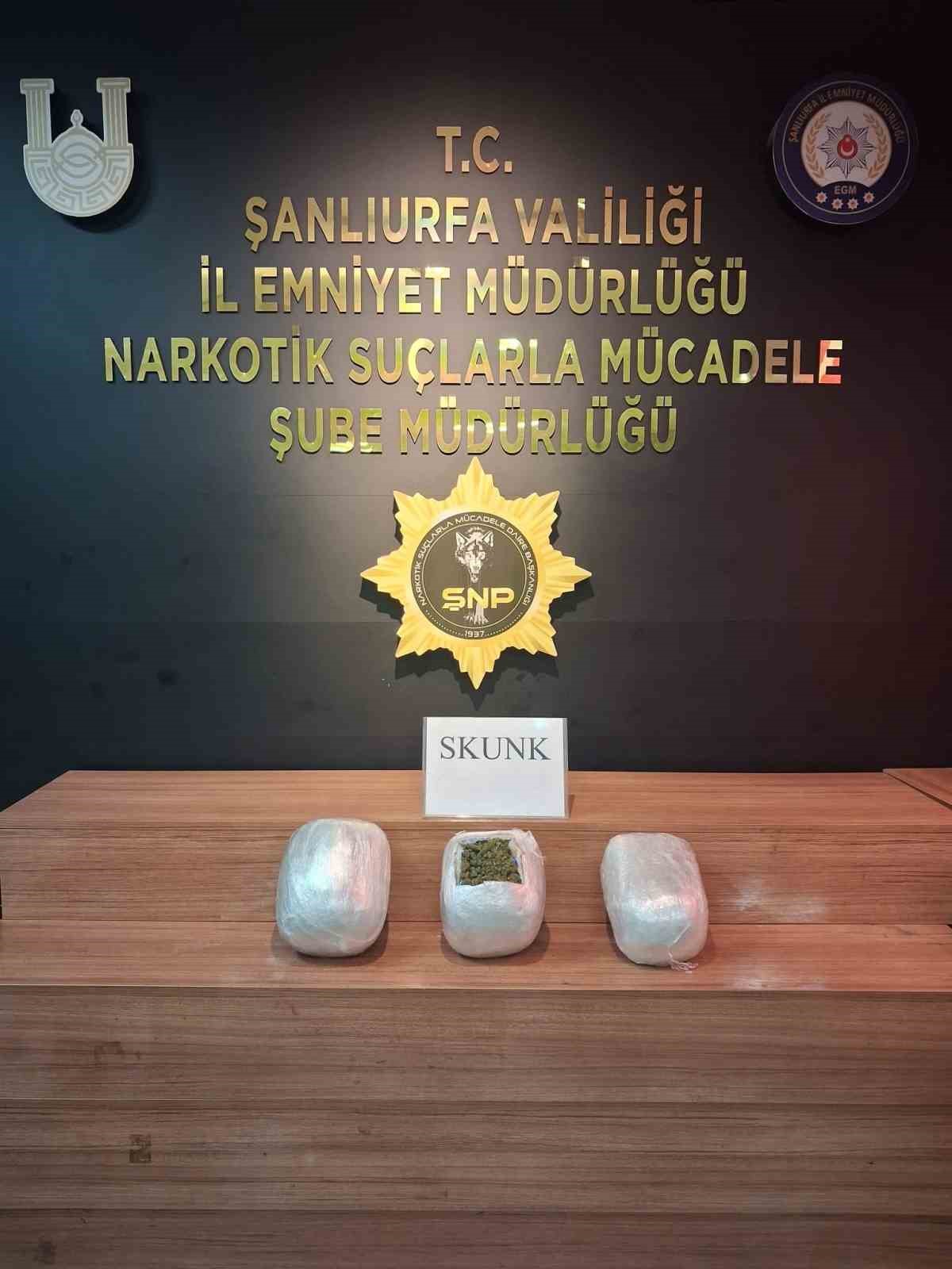 Şanlıurfa’da 6 kilo 800 gram uyuşturucu ele geçirildi 5 sanliurfada 6 kilo 800 gram uyusturucu ele gecirildi 1 NrnqELwW