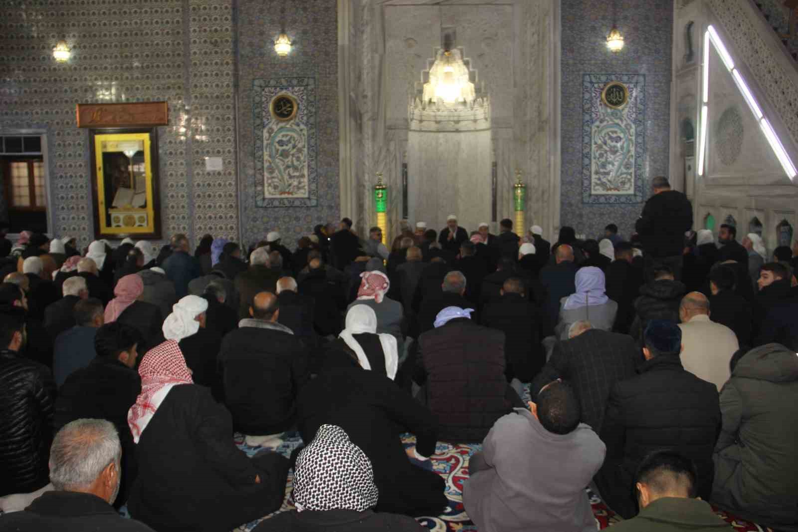 sanliurfada 6 subat depremlerinde hayatini kaybedenler icin mevlit okutuldu 0 dQlUgRkn