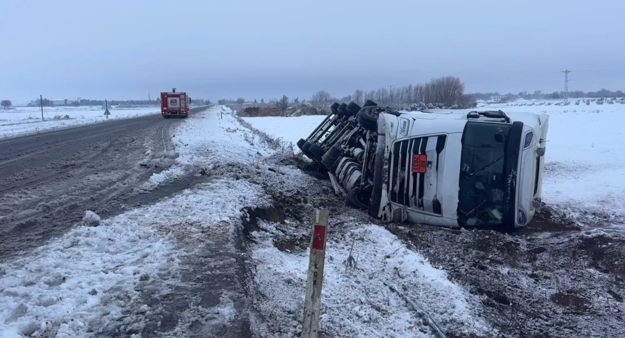 Şanlıurfa’da asit yüklü tanker devrildi: 1 yaralı 5 sanliurfada asit yuklu tanker devrildi 1 yarali 1 gJVaw6up